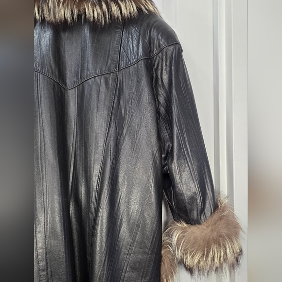 Vintage Black Leather Coat Silver Fox Fur Collar & Cuffs L-XL Mob Wife Baddie - Picture 10 of 12